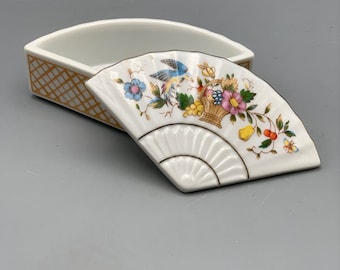 Vintage ventilador en forma de porcelana baratija caja flor cesta pintada a mano Crosshatch