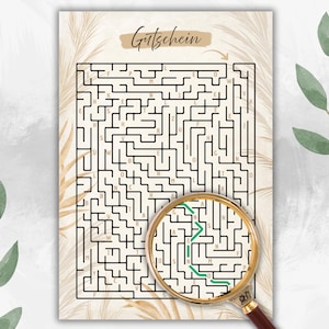 Puede incluir: Un rompecabezas de laberinto beige y blanco con la palabra "Gutschein" en la parte superior. Una lupa resalta un camino verde a través del laberinto. El fondo presenta elementos botánicos de acuarela.