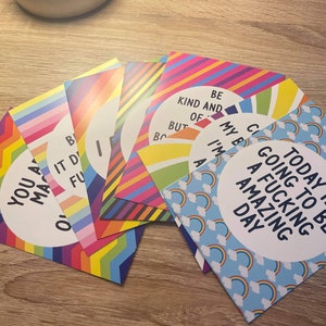 Set di carte con affermazioni positive e parolacce