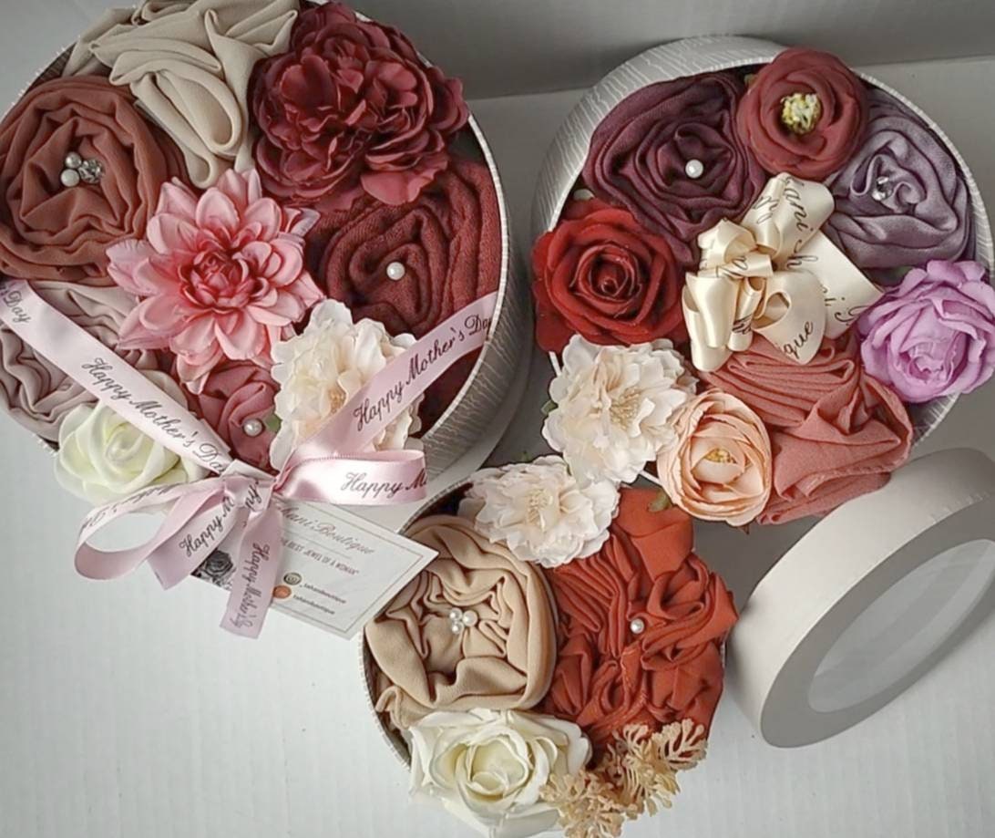 Gepersonaliseerde, stralende hijab boeket cadeauset voor haar, geurende kunstbloemen, hijaabs van hoge kwaliteit, op maat gemaakte cadeauboodschap
