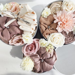Lush Hijab Gift Box, Spersonalizowane luksusowe hidżaby, Perfumowane kwiaty, Kompozycja kwiatowa, Elegancki zestaw hidżabu