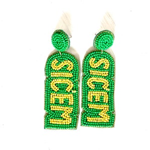 Beaded Sic 'Em Earrings/Gameday Earrings/Beaded Earrings/Jewelry/Gifts for Her/Graduation Gifts/Baylor Earrings/Baylor Accessories