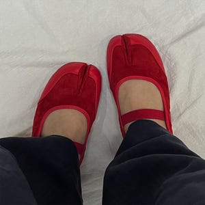 Tabi Sneakers Shoes,Women Ballet Flats,Handmade Shoes,Red Split Toe Ballerina Tabis