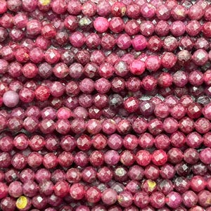 以下が含まれることがあります： クリーム色、ライトグレー、ダークグレーの3色のセラミックマグカップセット。各マグカップは、つや消し仕上げで、シンプルなミニマリストデザインです。コーヒーや紅茶に最適です。