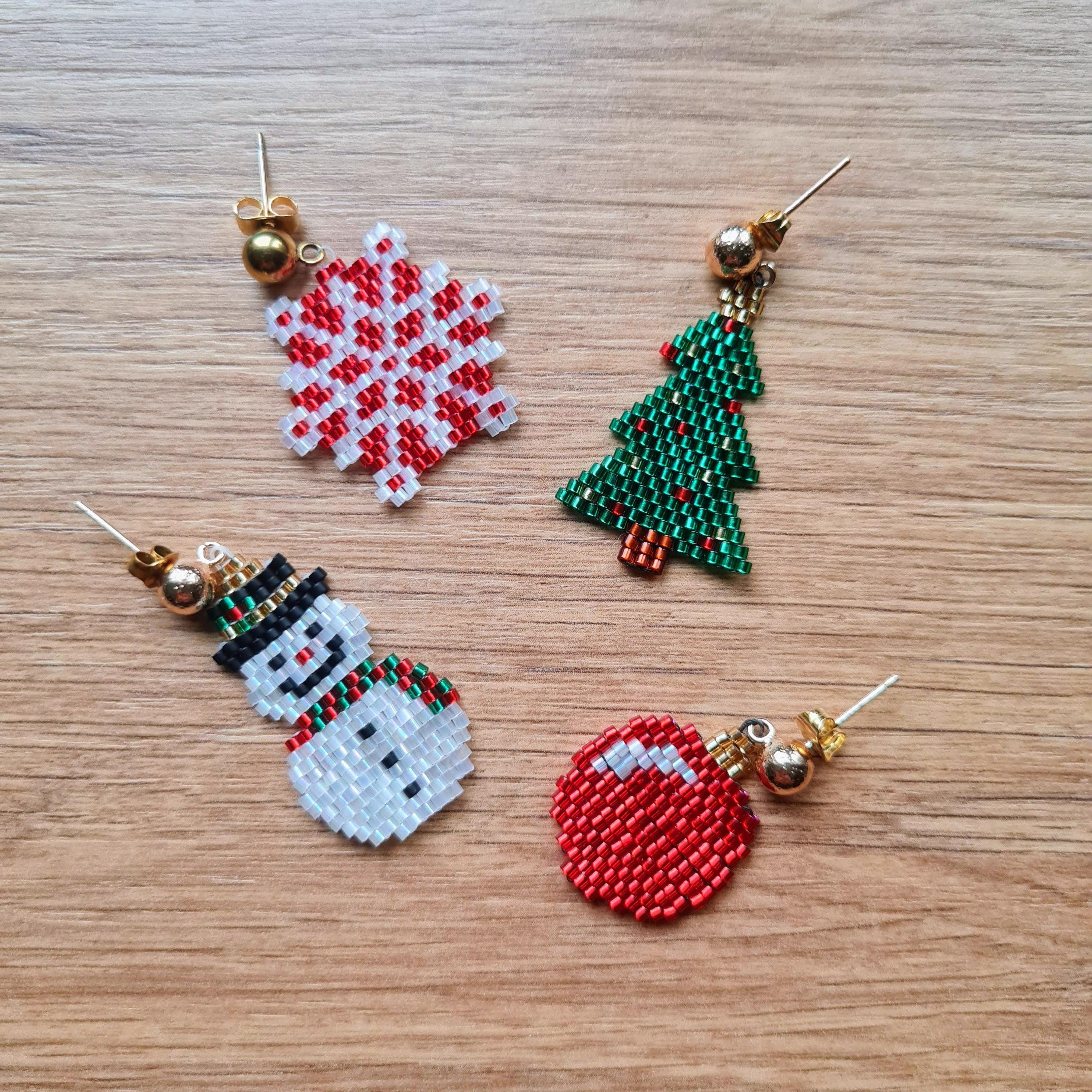 Set di orecchini natalizi fatti a mano: albero, pupazzo di neve, ornamento e fiocco di neve / Perline Miyuki scintillanti - Italia