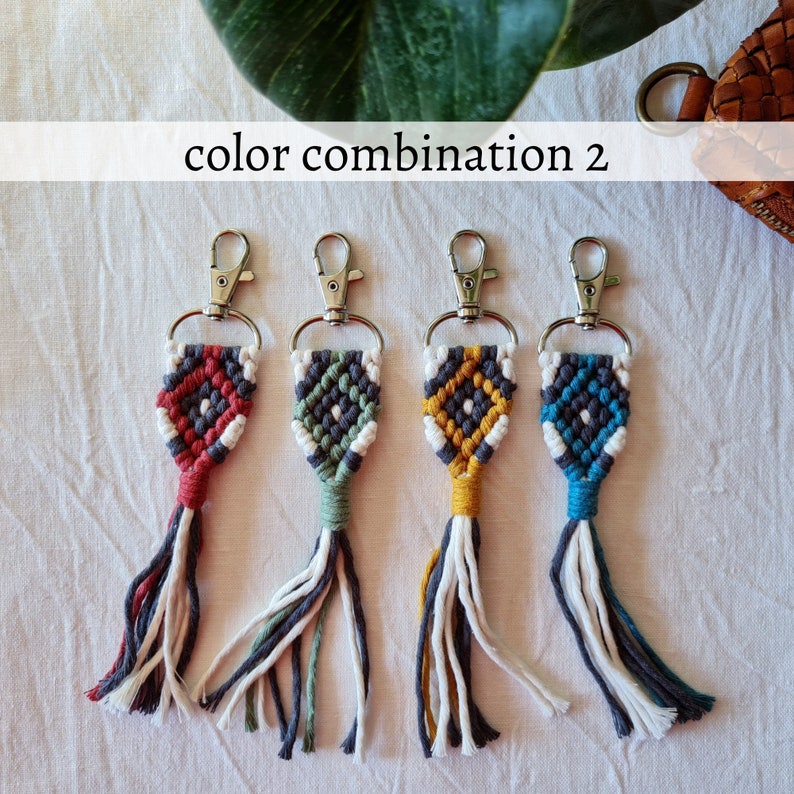 4 Macrame Keychains, Set of 4 colorful keychains, Keyrings for family and friends color comb. 2