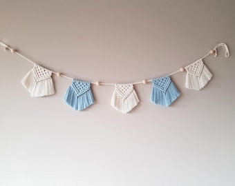 Macrame Banner blue and white, Baby shower bunting, macrame streamer, macrame wall hanging