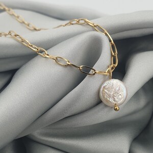 Dainty Coin Pearl Gold Necklace in Stainless Steel, Elegant Pearl Link Necklace, Perfect Bridesmaid Gift, Gift for Her, Summer Pearl Jewelry