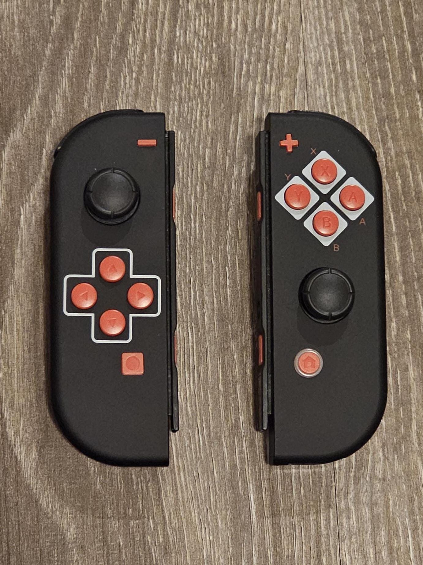 無料発送 Custom Retro Red and Black Joycons Etsy - Nintendo Switch