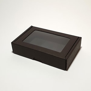 Zwarte kartonnen geschenkdoos met transparant venster en deksel - 13,5 x 9 x 3 cm | 5,3 x 3,55 x 1,2''