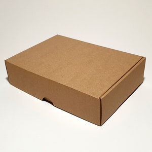 Cajas de cartón para envíos postales con tapa - 22 x 16 x 5,5 cm / 8,65 x 6,3 x 2,15 ''