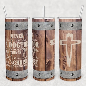 Never underestimate a doctor 20 oz Skinny Tumbler Sublimation Design Template PNG DIGITAL download stethoskop holzfass