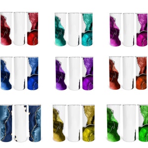 Peut inclure: Ensemble de 10 gobelets à sublimation avec une variété de motifs d'agate. Les gobelets sont blancs avec un couvercle et une paille en acier inoxydable. Les motifs d'agate sont de différentes couleurs, notamment le rouge, le bleu, le vert, le violet et le jaune.