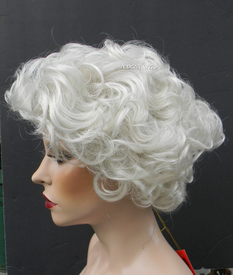 Fabulous Paula Deen Look-a-like Quality new wig. image 4