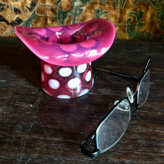 Mid Century Modern Fenton Mold-blown Cranberry Glass Top Hat  display picture 2