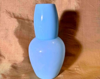 Set antico francese in opalino con caraffa da comodino e bicchiere