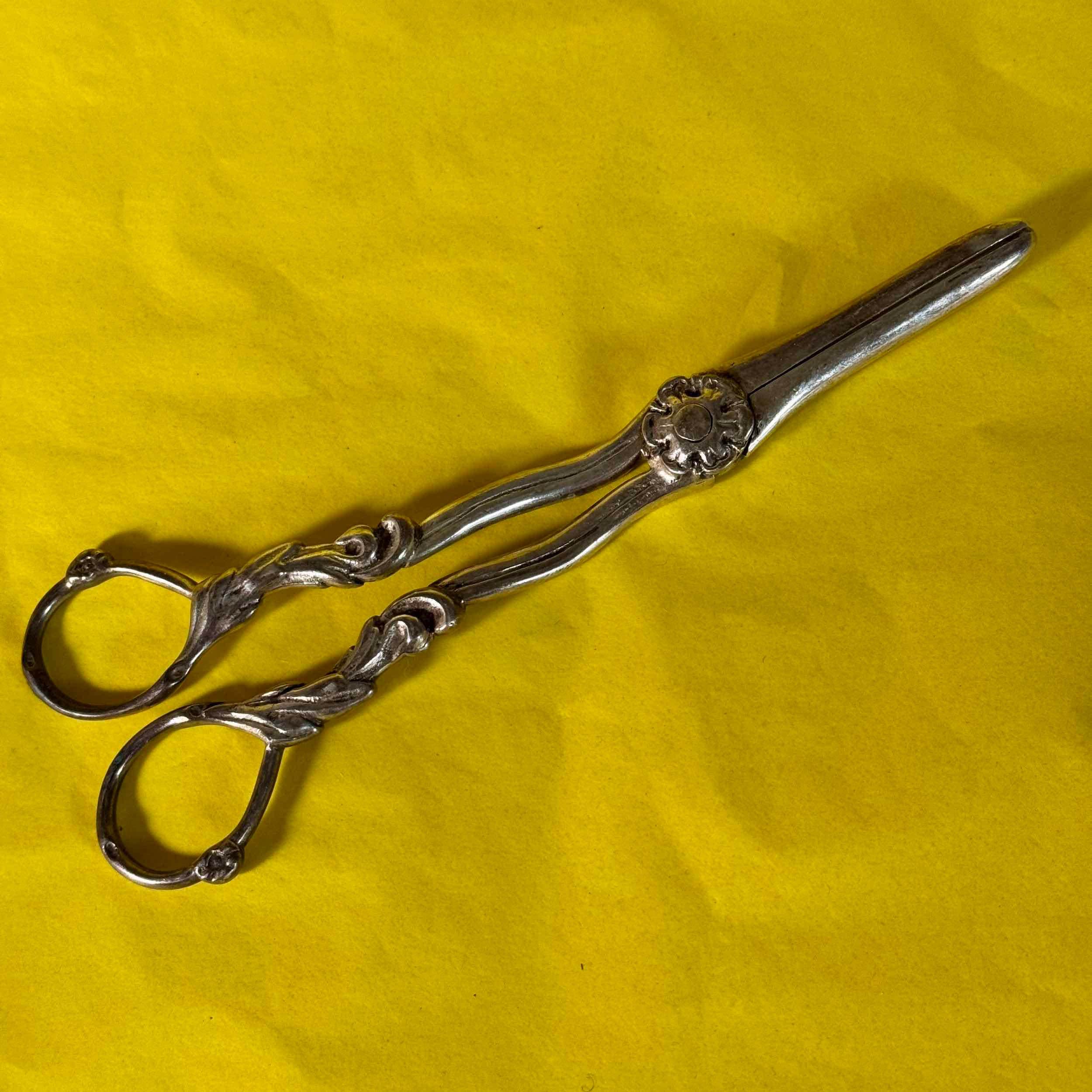 英国】 キングスパターンのグレープシザー / 葡萄鋏【シルバープレート】