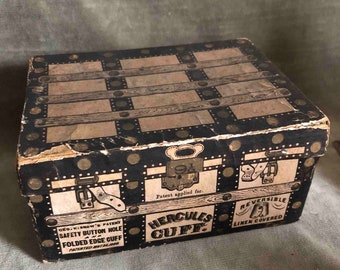 Vintage Collar Box