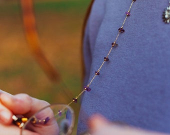 Chaine de Lunettes Bijou à Pierres Précieuses Améthyste violettes. Modèle "Aurore" fait-main