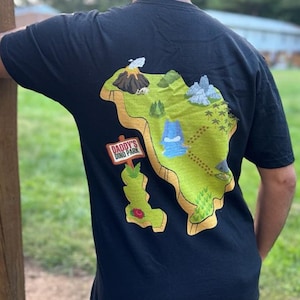 幼児のお父さんへの面白いギフト、恐竜プレイマットTシャツ、お父さんの背中マッサージTシャツ、お父さんの背中で恐竜遊び、夫への新しいお父さんへのギフト