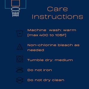 Puede incluir: Instrucciones de cuidado para una prenda de vestir. Lavar a m&aacute;quina con agua tibia, hasta 40 grados Celsius o 105 grados Fahrenheit. Blanqueador sin cloro seg&uacute;n sea necesario. Secar en secadora a temperatura media. No planchar. No lavar en seco.