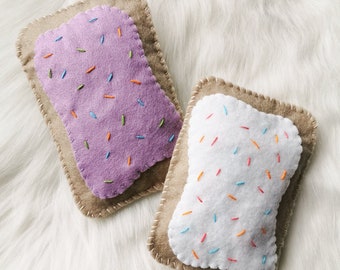 Catnip Toaster Pastry Cat Toy, Felt Food Shaped Gifts for Cat Lovers, Cute Funny Gifts for Cat Owners, Gotcha Day Gifts, New Pet Present