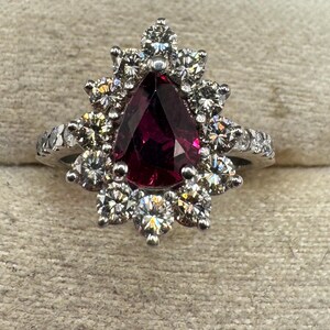 18kt white gold ring with oval ruby in the center and brilliant cut diamonds