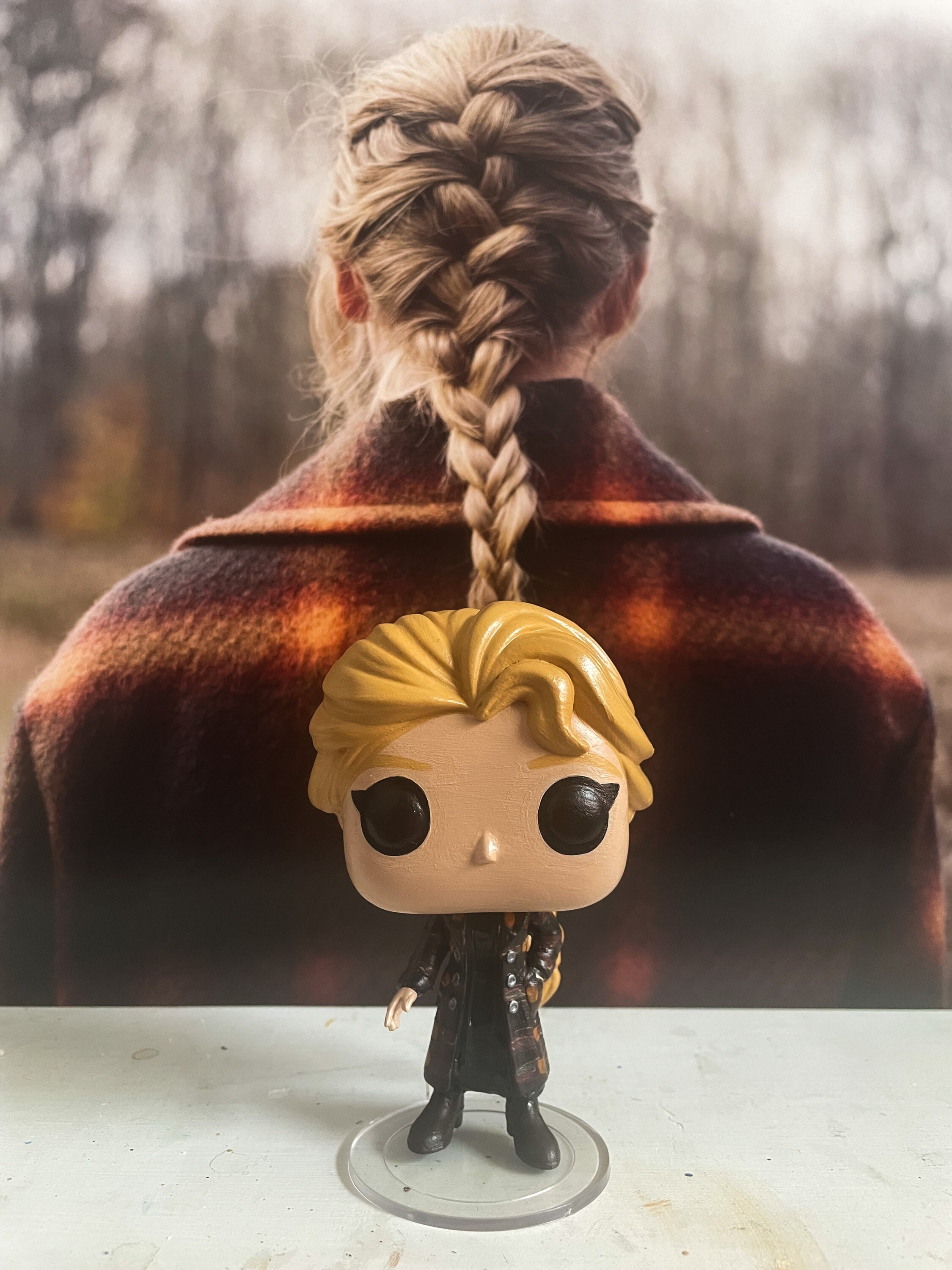 Just received my custom 1989 funko pop! Looks so good! : r/TaylorSwift