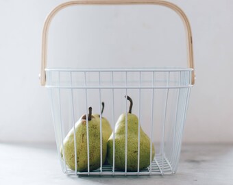 Wire Storage Basket with Handle, Mini Fruits Vegetable Basket, Kitchen Dining Room Decor Fruits Gift Basket, Decorative Metal Storage Basket