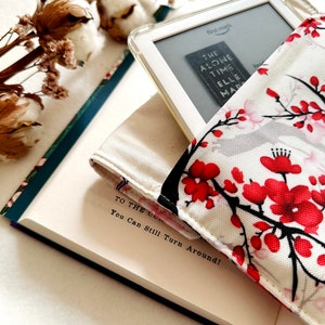 Floral Kindle Cover With Elastic Closure, Padded Kindle Sleeve, Kindle Pouch, Book Accessories, Kindle Case, Bookish Gifts, Kindle Protector image 6