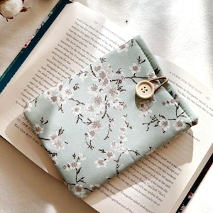 Cherry Blossom Kindle Paperwhite & Scribe Case, Flower Kindle Sleeve, Padded Ebook Cover, Book Accessories, Bookish Pouch, Gifts for Readers