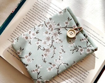 Cherry Blossom Kindle Paperwhite & Scribe Case, Flower Kindle Sleeve, Padded Ebook Cover, Book Accessories, Bookish Pouch, Gifts for Readers