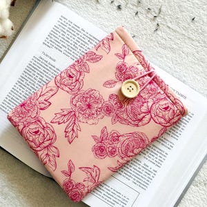 Floral Kindle Paperwhite & Scribe Case, Pink Kindle Sleeve, Padded Ebook Cover, Book Accessories, Bookish Gifts, Kindle Pouch for Readers
