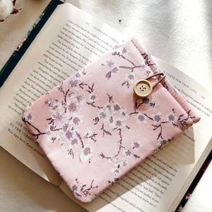 Cherry Blossom Kindle Paperwhite & Scribe Case, Flower Kindle Sleeve, Padded Ebook Cover, Book Accessories, Bookish Pouch, Gifts for Readers