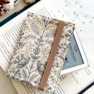 Embroidery Kindle Cover With Elastic Closure, Padded Kindle Sleeve, Flowers Kindle Pouch, Book Accessories, E-reader Case, Book Lover Gift image 3