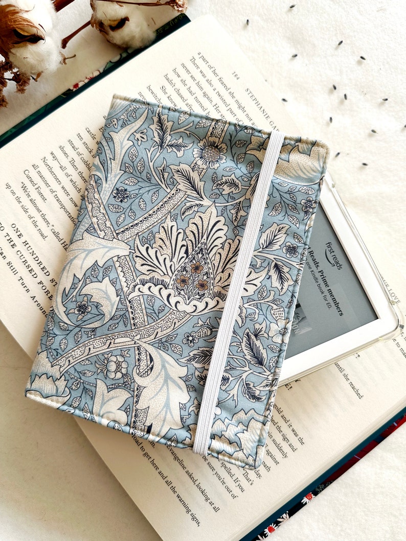 Flowers Kindle Cover With Elastic Closure, Padded Kindle Sleeve, Blue Kindle Pouch, Book Accessories, E-reader Case, Book Lover Gift image 3