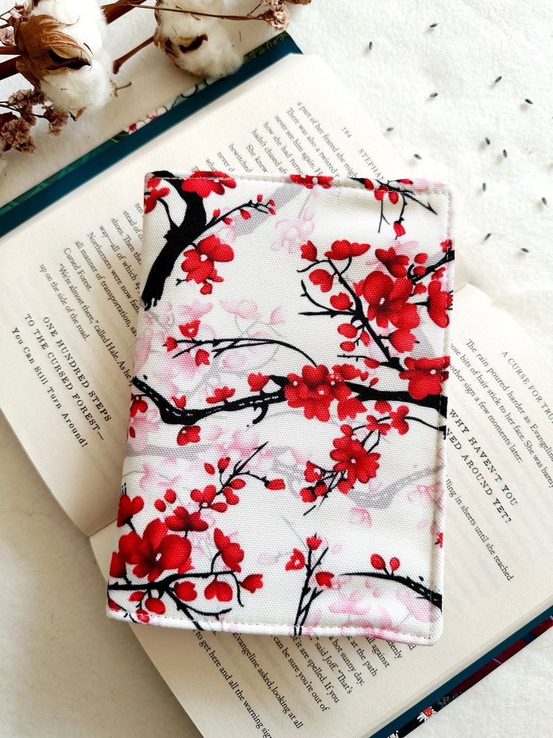 Floral Kindle Cover With Elastic Closure, Padded Kindle Sleeve, Kindle Pouch, Book Accessories, Kindle Case, Bookish Gifts, Kindle Protector image 1