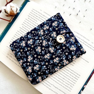 Floral Kindle Paperwhite & Scribe Case, Black Kindle Sleeve, Padded Ebook Cover, Book Accessories, Bookish Gifts, Kindle Pouch for Readers