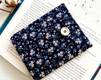 Floral Kindle Paperwhite & Scribe Case, Czarny Kindle Sleeve, Wyściełana okładka na ebooka, Akcesoria do książek, Prezenty książkowe, Etui na Kindle dla czytelników
