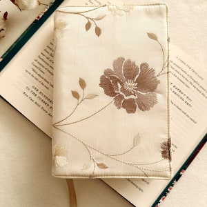 Couverture de livre brodée réglable, Protège-livre rembourré, Pochette de livre fleurs, Pochette de livre florale, Pochette de livre brodée, Accessoires de livre