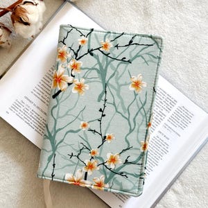 Adjustable Floral Book Cover, Padded Book Protector, Book Sleeve, Floral Book Pouch, Book Jacket, Book Accessories, Bookish Gifts