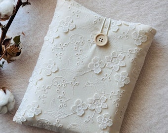Manga de libro de flores de bordado, protector de libro Daisy, bolsa de libro acolchada, cubierta de libro floral, accesorios de libro, regalo de amante de libros, chaqueta de libro