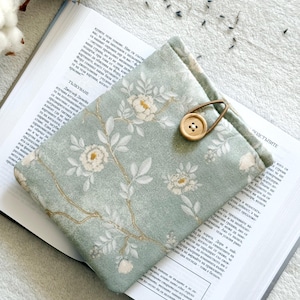 Floral Kindle Paperwhite & Scribe Case, Sage Kindle Sleeve, Padded Ebook Cover, Book Accessories, Bookish Gifts, Kindle Pouch for Readers