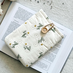 Haft Daisy Kindle Sleeve, Kwiatowy Kindle Paperwhite Case, Wyściełana osłona Kindle Scribe, Prezent dla Miłośnika Książek, Akcesoria do Książek, Etui na Kindle