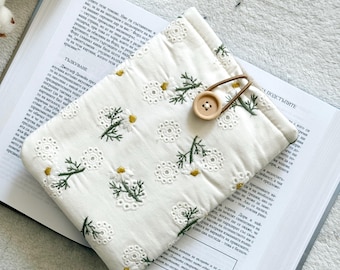 Embroidery Daisy Kindle Sleeve, Floral Kindle Paperwhite Case, Padded Kindle Scribe Cover, Book Lover Gift, Book Accessories, Kindle Pouch
