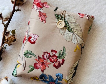 Manga de libro de flores silvestres de bordado, protector de libro floral, cubierta de libro de flores, bolsa de libro acolchada, chaqueta de libro con cierre de botón, acceso al libro