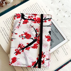 Floral Kindle Cover With Elastic Closure, Padded Kindle Sleeve, Kindle Pouch, Book Accessories, Kindle Case, Bookish Gifts, Kindle Protector image 3