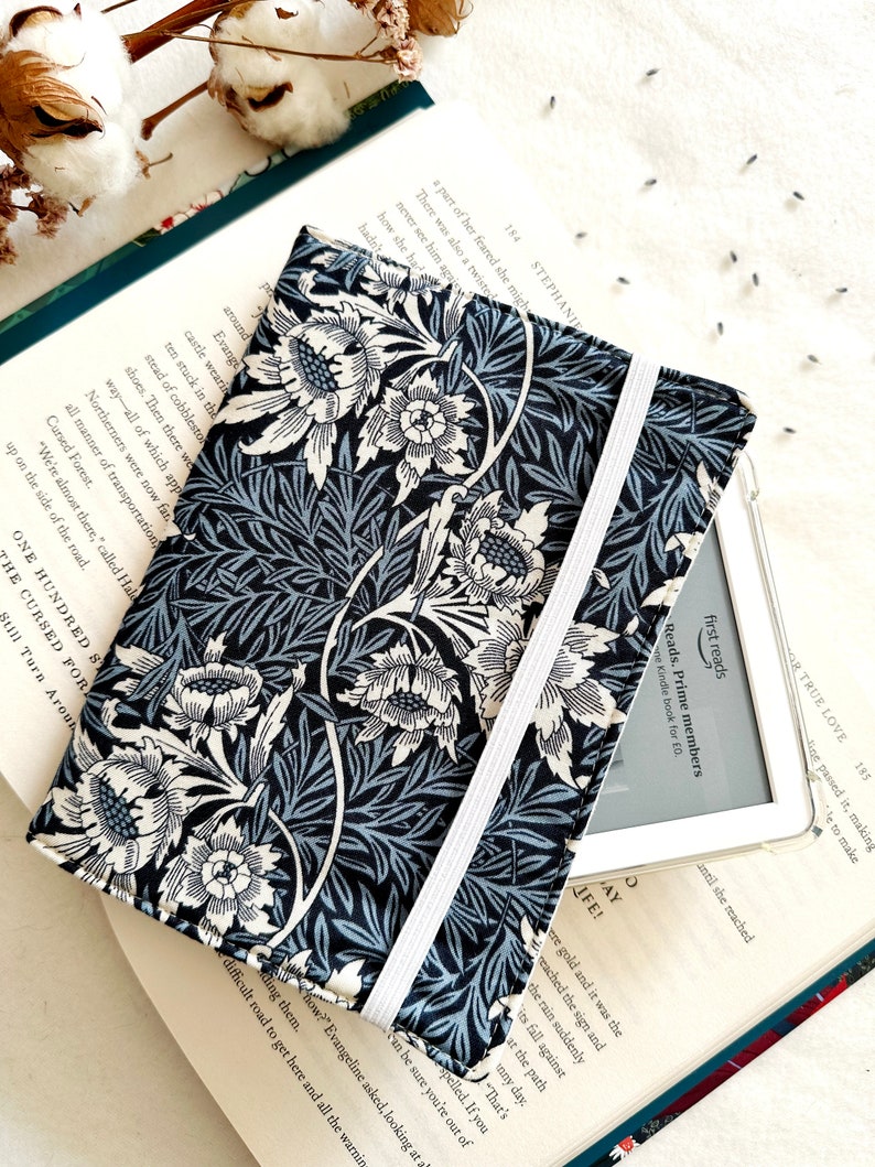 Flowers Kindle Cover With Elastic Closure, Padded Kindle Sleeve, Blue Kindle Pouch, Book Accessories, E-reader Case, Book Lover Gift image 3