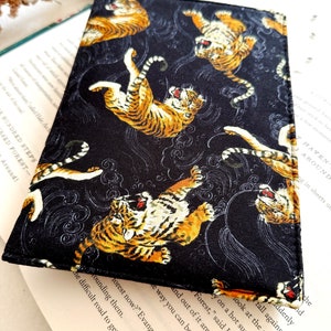 Tiger Kindle Cover With Elastic Closure, Padded Kindle Sleeve, Kindle Pouch, Book Accessories, Kindle Case, Bookish Gifts, Kindle Protector image 2