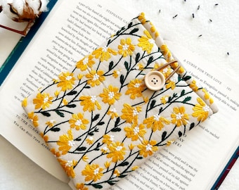 Embroidery Kindle Sleeve, Floral Kindle Paperwhite Case, Padded Kindle Scribe Cover, Book Lover Gift, Book Accessories, Kindle Pouch